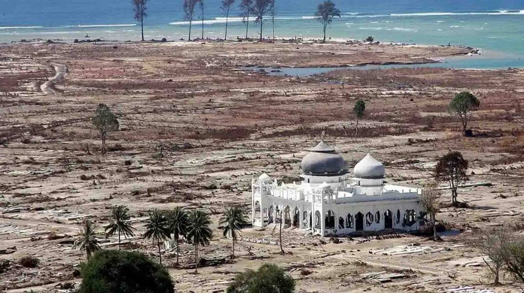 MENGENANG KEMBALI TSUNAMI ACEH DAN PERINGATAN TAHUN BARU 2005