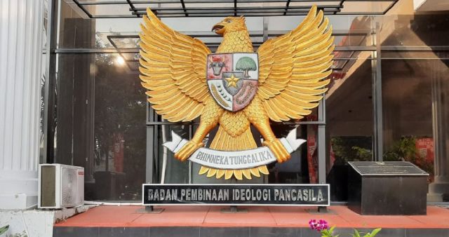HEBOH KASUS BPIP DAN JILBAB, BUKTI SUKSES DAKWAH BIDANG PENDIDIKAN