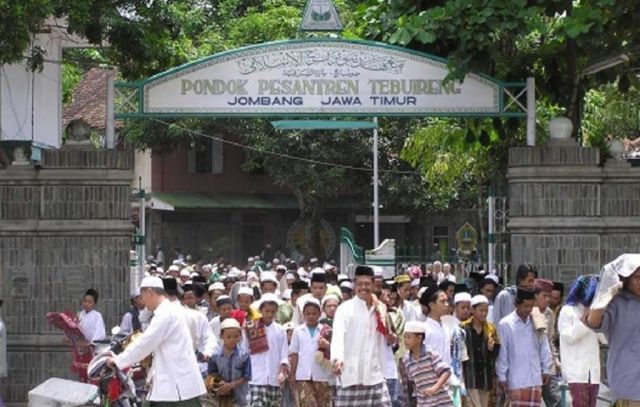 ELAJAR DARI PESANTREN TEBUIRENG:  TIDAK DIBANTU PEMERINTAH, TAPI UNGGUL
