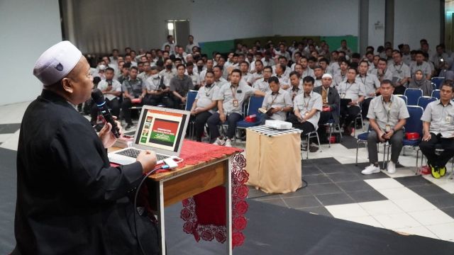 KETIKA SEKOLAH ISLAM TERUS MELAKUKAN ISLAMISASI