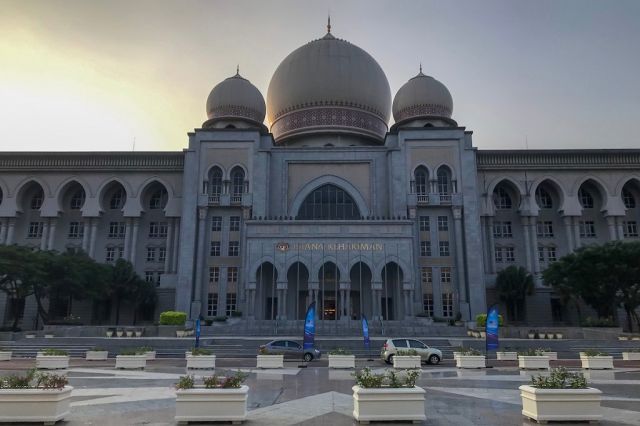 MALAYSIA IZINKAN UMAT KRISTEN  GUNAKAN KATA ALLAH,  BAGAIMANA DI INDONESIA