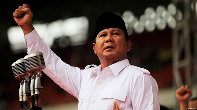 PRABOWO SUBIANTO DI SIMPANG JALAN