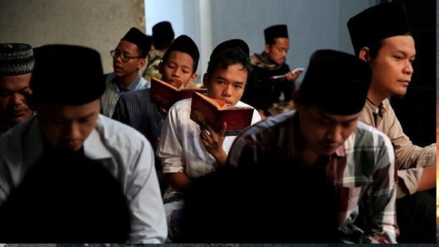 JANGAN SAMPAI ANAK-ANAK DIDIDIK  UNTUK MENJADI ROBOT-ROBOT PENGABDI PENJAJAH