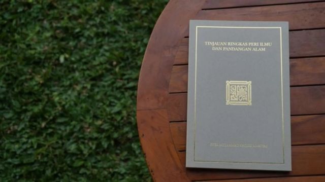 BUKAN HANYA GURU DAN MURID, KURIKULUM PENDIDIKAN HARUS BERADAB
