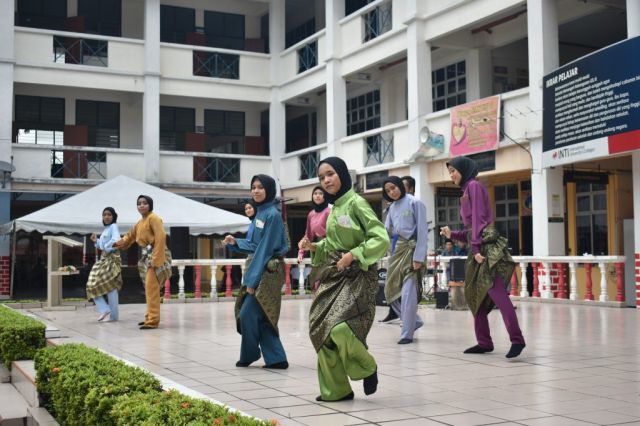 INILAH CONTOH PEMIKIRAN PENDIDIKAN  YANG SEPATUTNYA DIUBAH