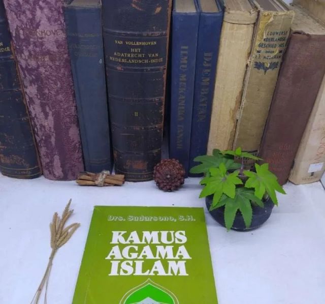HATI-HATI MENGGUNAKAN ISTILAH KEAGAMAAN