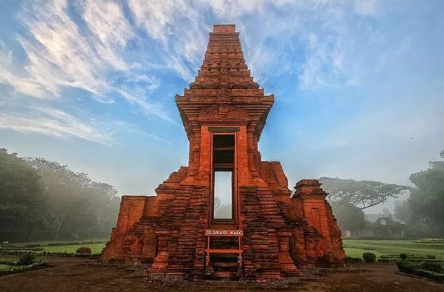 PELAJAR MUSLIM BERHAK  MENDAPAT PELAJARAN SEJARAH  YANG MENGUATKAN IMAN DAN CINTA TANAH AIR