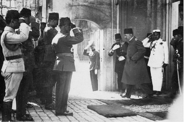 100 TAHUN BERAKHIRNYA KHILAFAH UTSMANI DAN BIJAKNYA PERJUANGAN ULAMA INDONESIA   