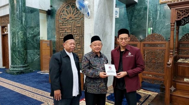 Cicit Buya Hamka Luncurkan Buku Ketiga dan Serahkan Langsung ke Mendikdasmen