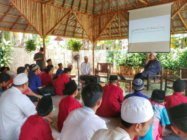 ILMU BERMANFAAT, JADI GURU HEBAT