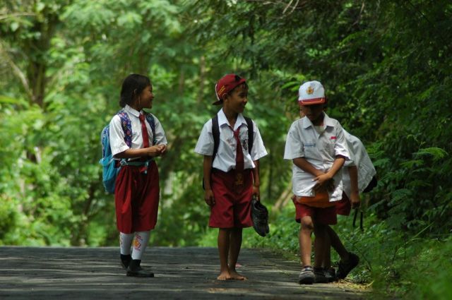 JUTAAN ANAK TAK BISA KE SEKOLAH LAGI:  BAGAIMANA SOLUSINYA