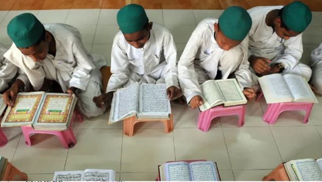 UMAT ISLAM PUNYA HAK BERIBADAH DALAM PENDIDIKAN