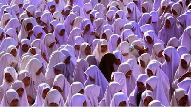 JILBAB,  DIPERSOALKAN LAGI