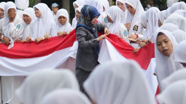 “LEBIH BAIK DIPAKSA MASUK SORGA  DARIPADA DENGAN IKHLAS MASUK NERAKA”